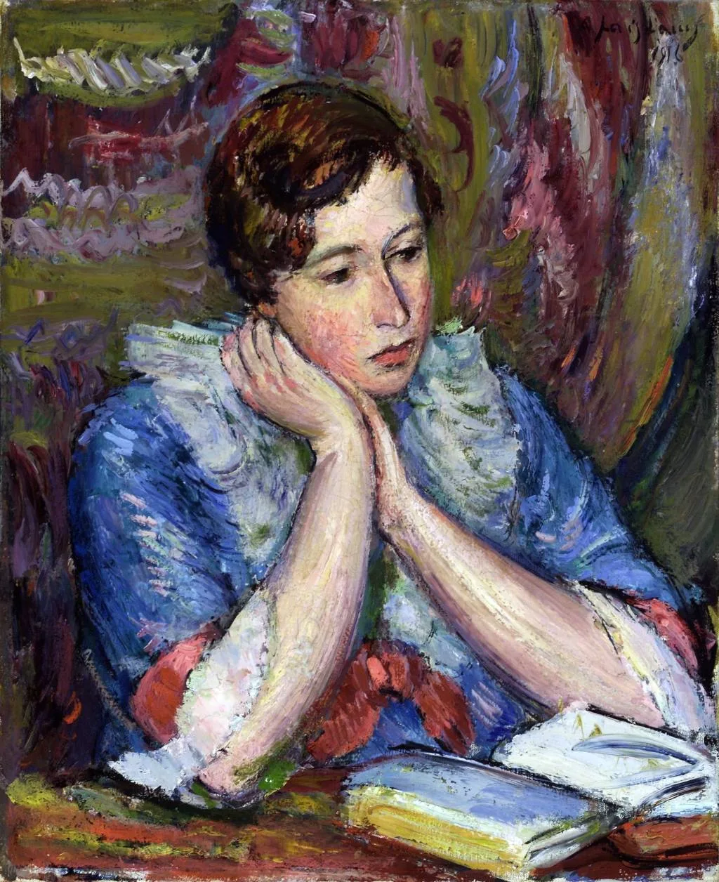 Portrait peint d'une femme en veste bleue, le menton posé sur ses mains, le regard perdu au loin.